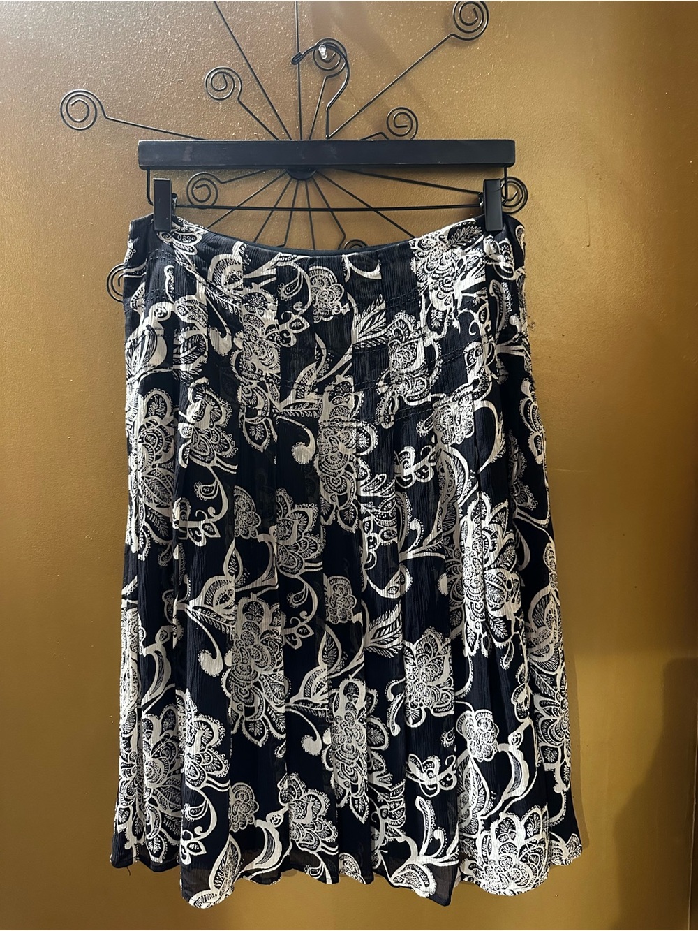 Oscar de la Renta Black and White Floral A-Line Skirt with Pleats